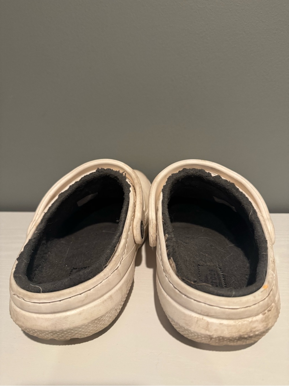 CROCS Classic Clog with Fuzzy Lining - Off-White - Picture 5 of 8